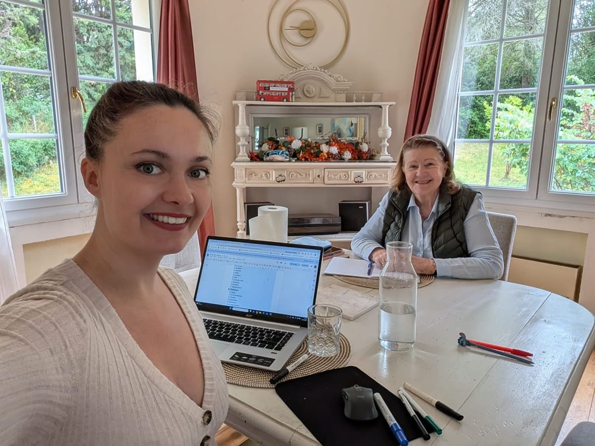 Photo of a student taking lessons with her French teacher in France, Carcassonne