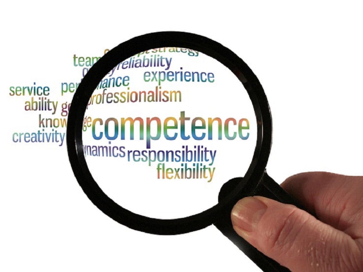 People showing different emotions – List of 162 French qualities and 138 flaws with a free audiobook.