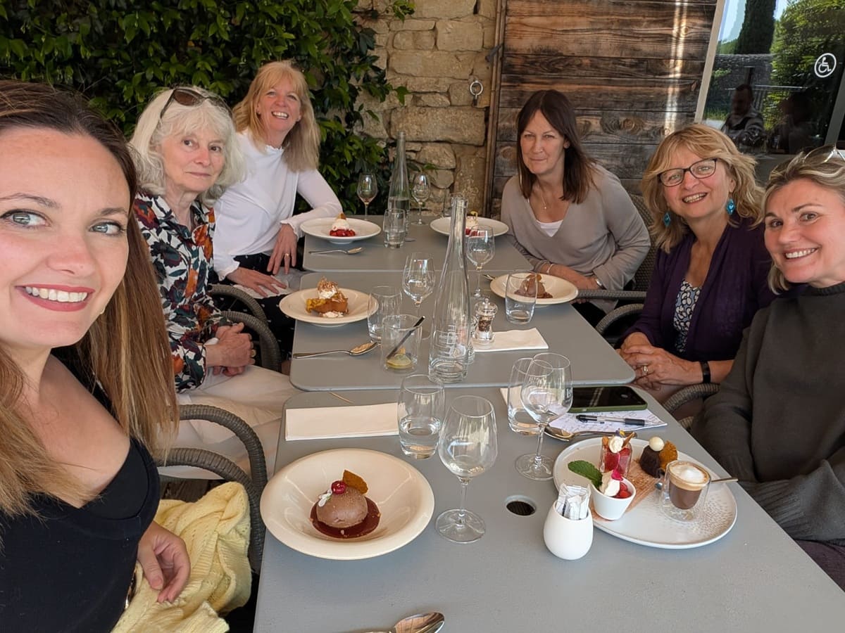 Photo of a group of immersion students with their french teacher in a nice restaurant