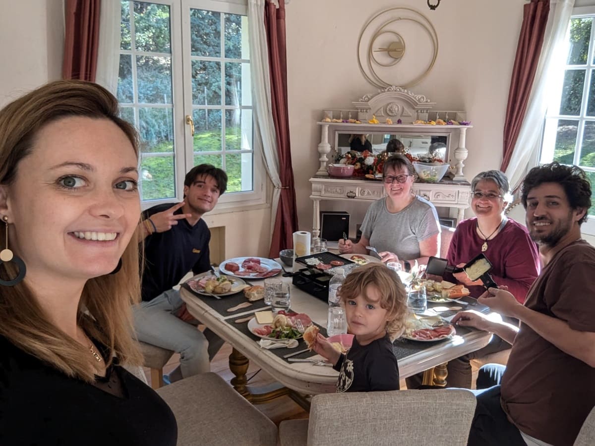 Shared lunch with host family at French immersion home